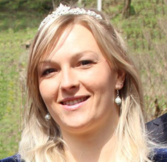 Amtierende Weinkönigin Simone Erdmann Amtierende Weinkönigin Simone Erdmann